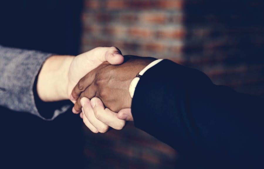 Businessmen shaking hands in a agreeement